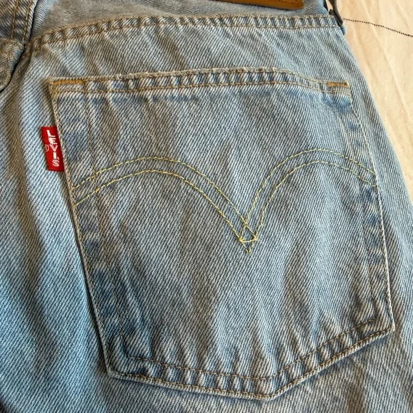 Levi's Classic Light Blue Straight Jeans - Picture 7 of 7